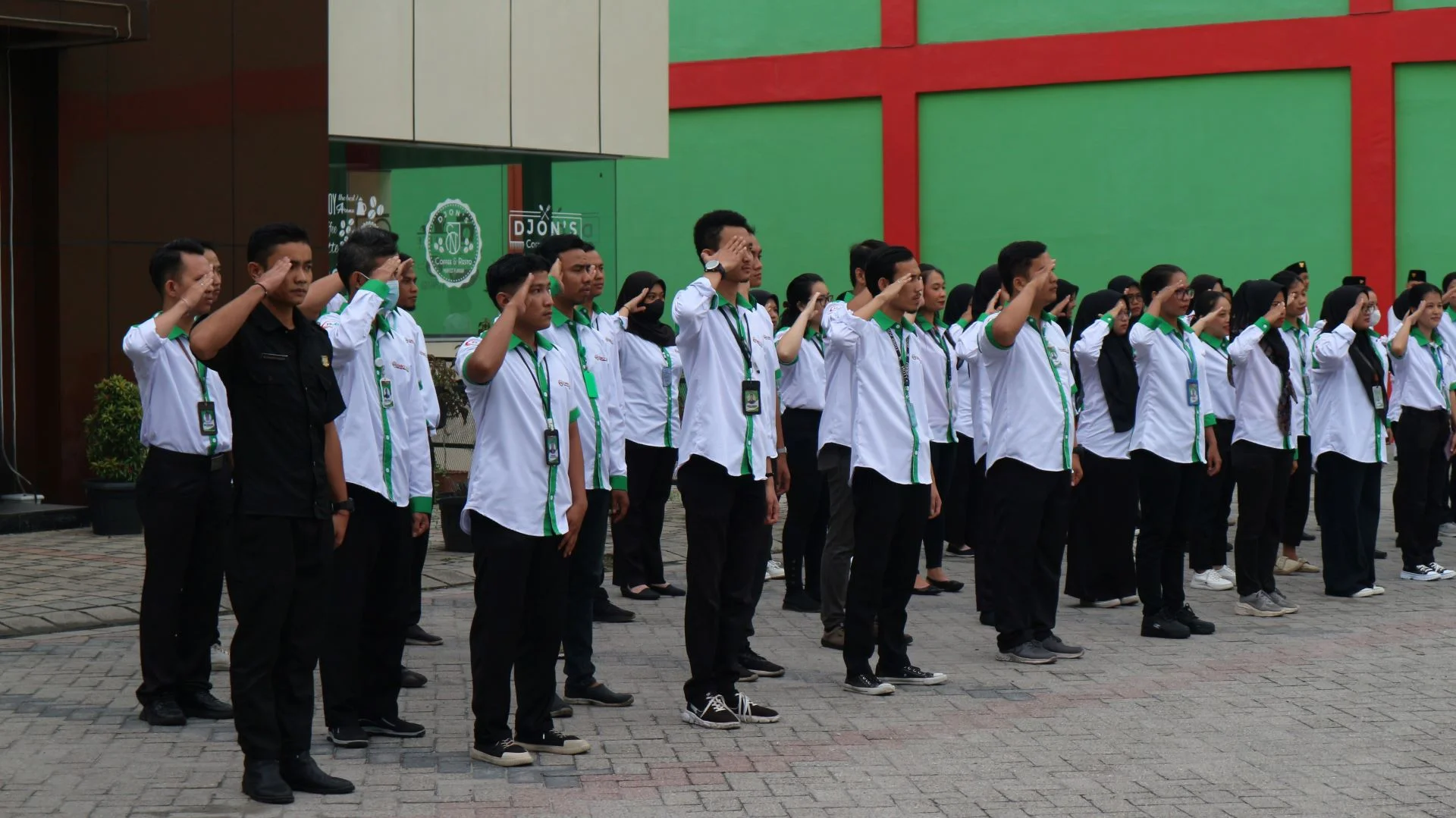 Jumbo Mart Melaksanakan Upacara Bendera Dalam Rangka HUT RI Ke-80 Tahun